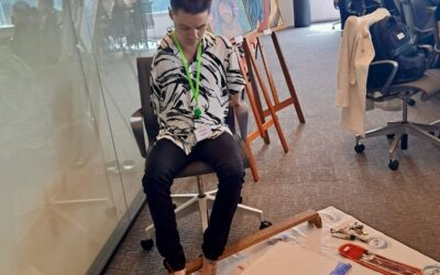 EXPOSIÇÃO DE TELAS E DEMONSTRAÇÃO DE PINTURA NA EMPRESA TAKEDA